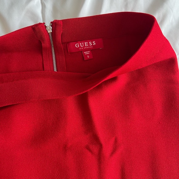 Small red guess pencil skirt almost new - Picture 2 of 2